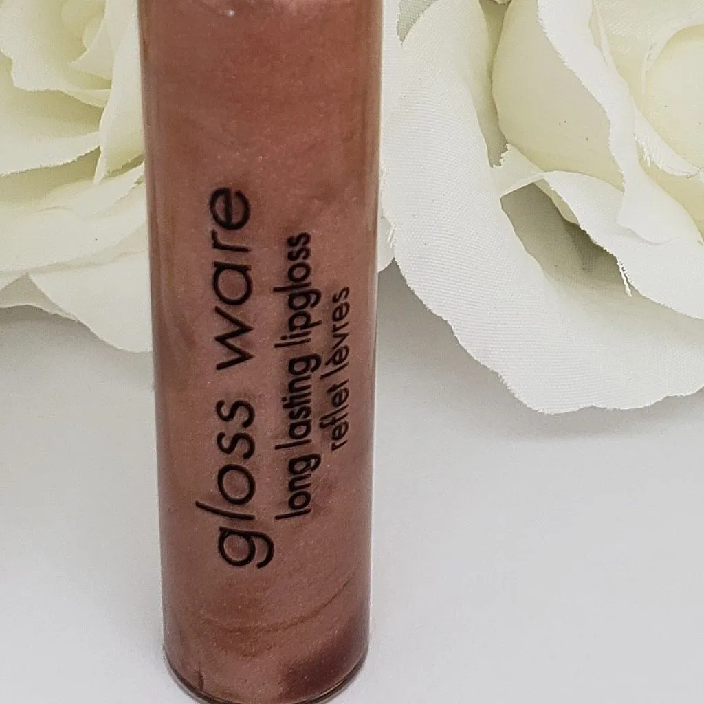 DVA Long Lasting Lip-gloss Ware in the Color Cocoa-Puff